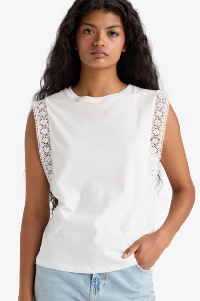 Débardeur en coton peigné à col rond avec broderie Coupe régulière