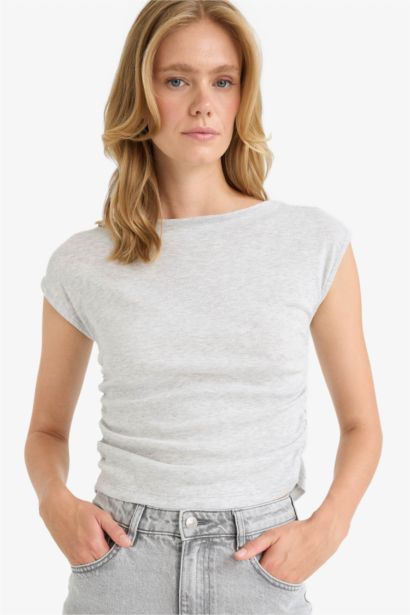 بلوزة مدرزة مضلع سليم فيت بياخة عريضة