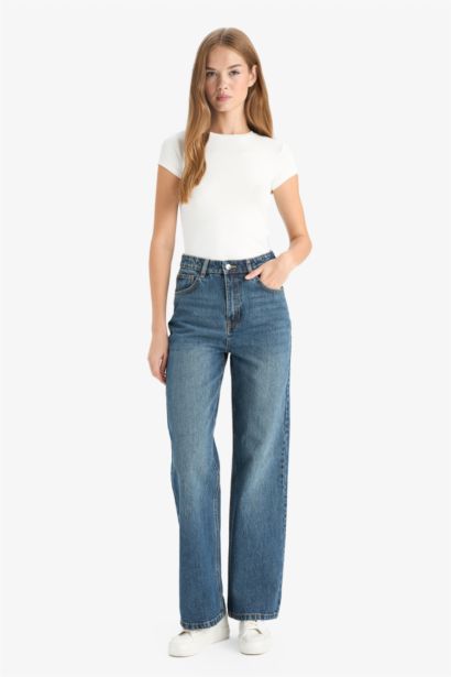 بنطلون جينز وايد ليج برجل عادية وخصر عالي