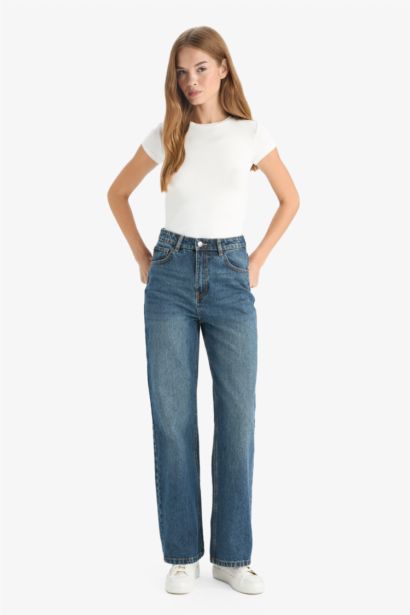 بنطلون جينز وايد ليج برجل عادية وخصر عالي