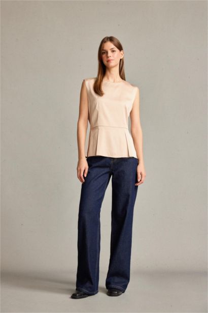 Атласная блузка без рукавов