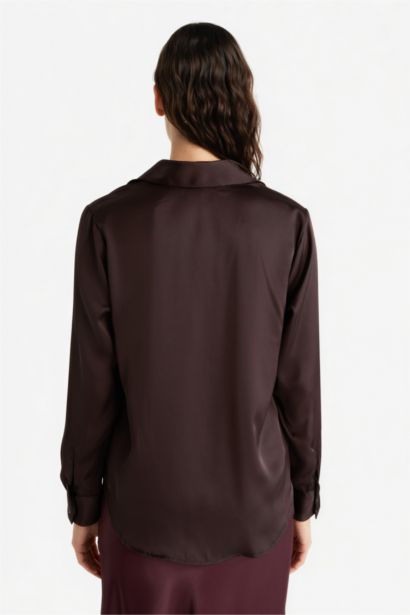 Chemise en satin oversize à manches longues