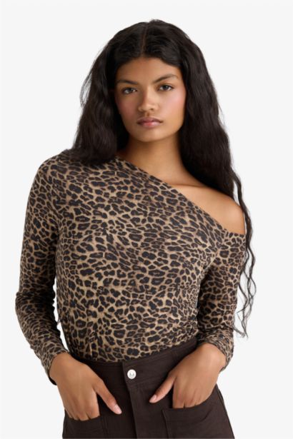 Облегающая футболка Slim Fit с одним рукавом и леопардовым узором