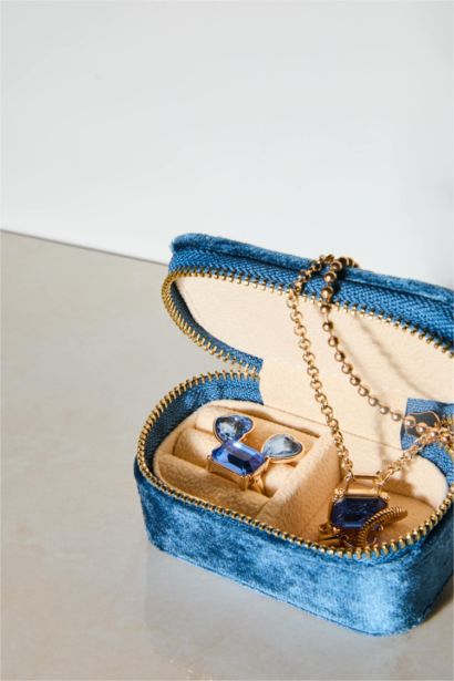 Kadın Mavi Takı Kutusu