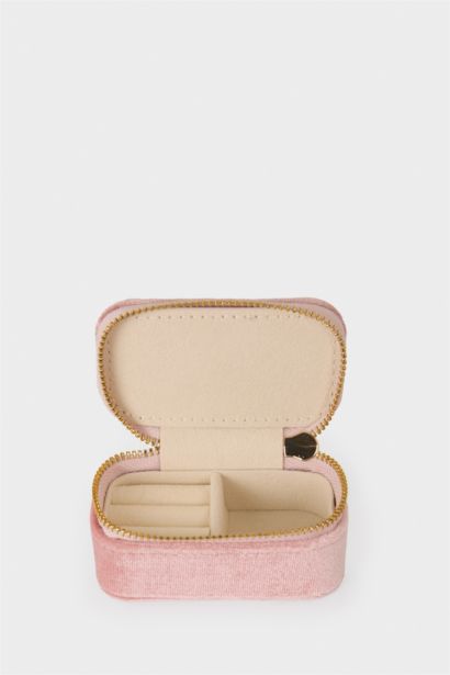 Kadın Pembe Takı Kutusu