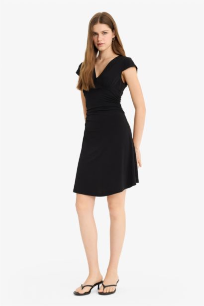 فستان قصير نص ردن بياخة V