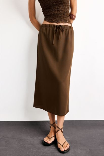 Relax Fit Woven Elastic Band Skirt