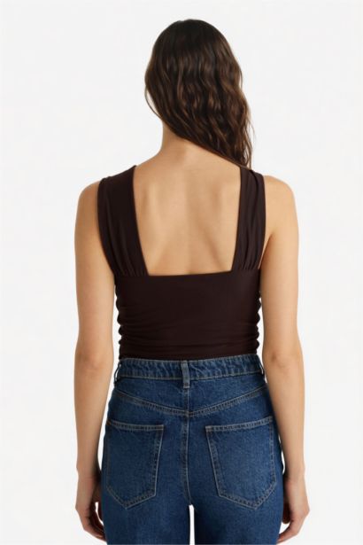 بودي سوت بياقة هالتر