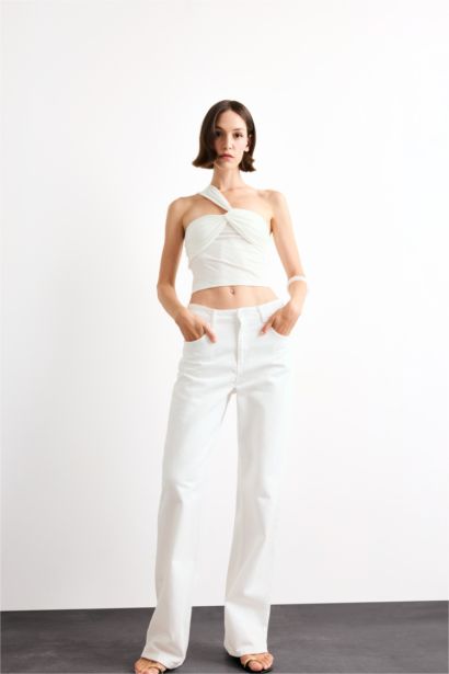 بلوزة بكتف واحد