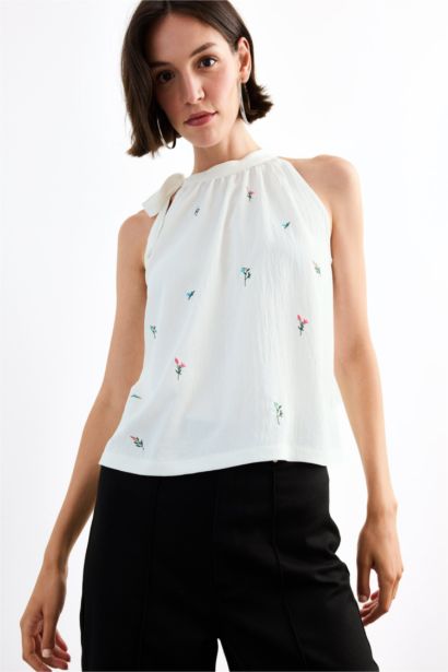 بلوزة نص ردن بياخة مستديرة