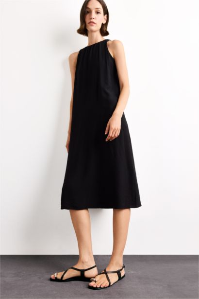 Crinkle Fabric Sleeveless Midi Dress