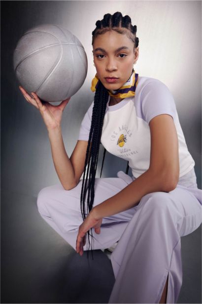 NBA Los Angeles Lakers Slım Fıt Pamuklu Kısa Kollu Tişört