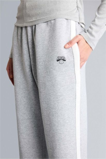 Брюки NBA New York Knicks Straight Fit стандартной длины с карманами и прямыми штанинами