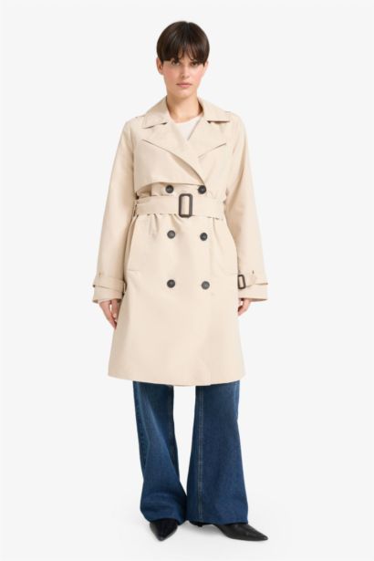 معطف ترانش كوت قصة عادية