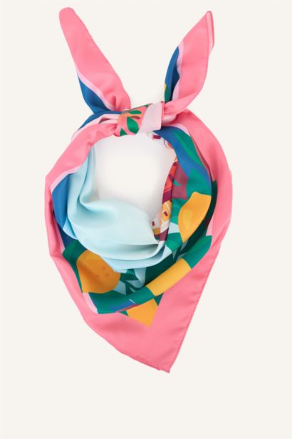 سكارف نسائي