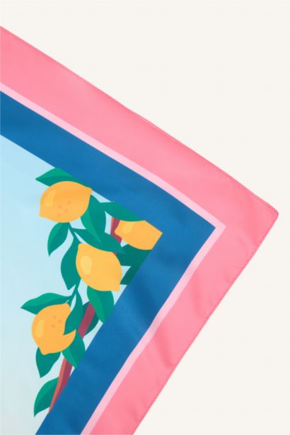 سكارف نسائي