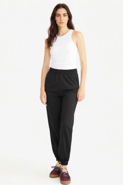 تانك توب بيزك مضلع سليم فيت بياقة هالتر مبطن