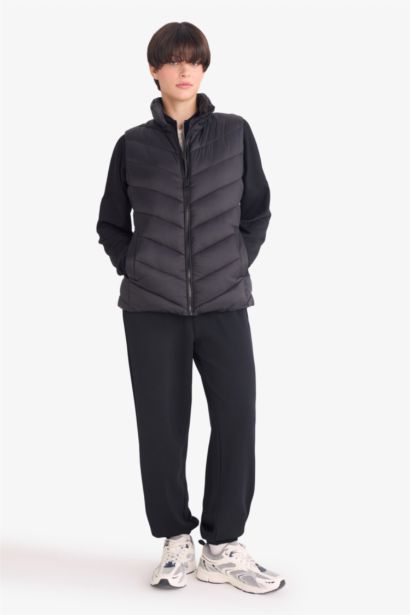 جاكيت مبطن مقاوم للماء بسحاب