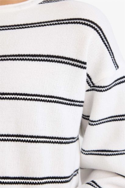 بلوفر مخطط اولادي تريكو قصة عادية برقبة مستديرة
