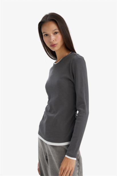 تيشيرت كم طويل قصة ضيقة برقبة مستديرة