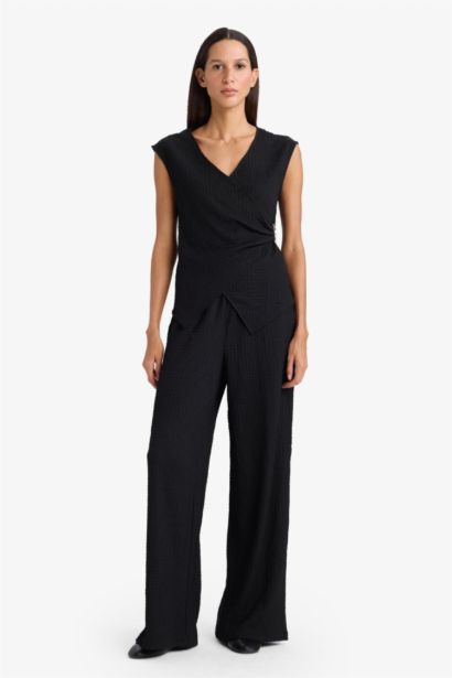 Футболка Slim Fit из ткани букле с запахом и коротким рукавом