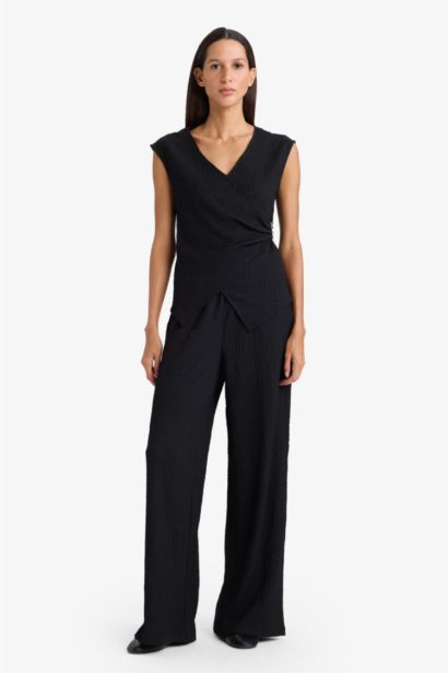 Pantalon à jambes larges en tissu gaufré