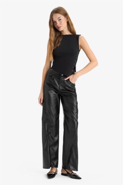 Pantalon en similicuir zippé à taille normale et jambes larges