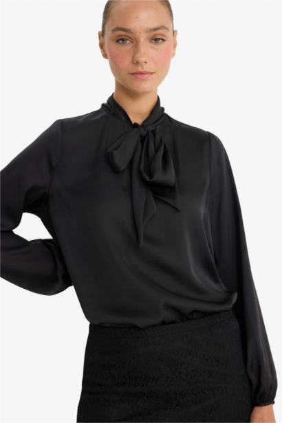 Regular Fit Fiyonk Yaka Saten Uzun Kollu Bluz