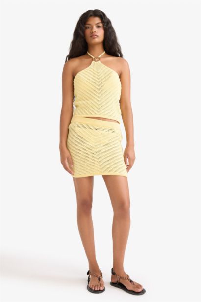 Slim Fit Dar Kesim Halter Yaka Toka Detaylı Kroşe Atlet