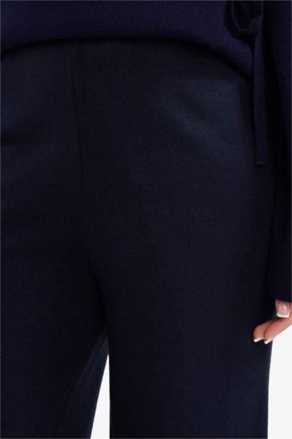 بنطلون تريكو قصة مستقيمة برجل عادية