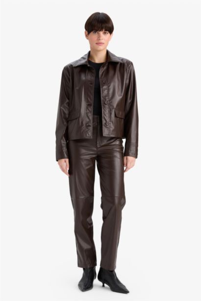 بنطرون جلد كاروت فيت قصير بجيب