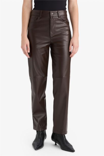 بنطرون جلد كاروت فيت قصير بجيب