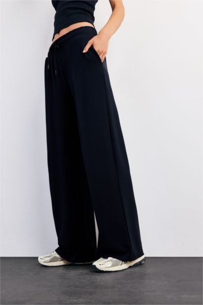 بنطرون منسوج قصة مريحة برجل عادي وخصر عادي