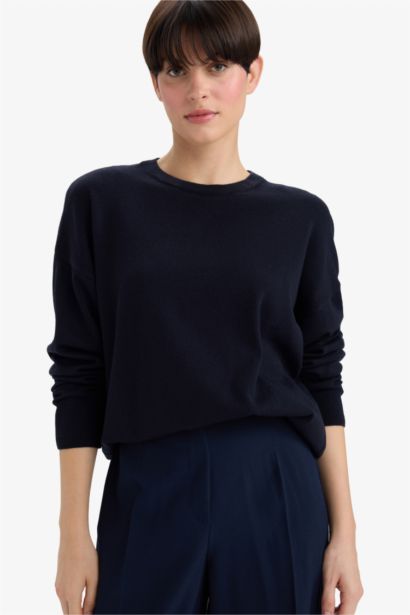 Pull basique en laine mélangée à col rond