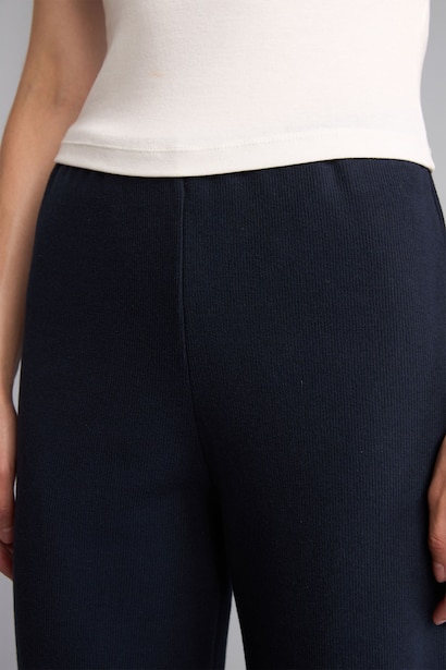 Straight Fit Geniş Paça Pantolon