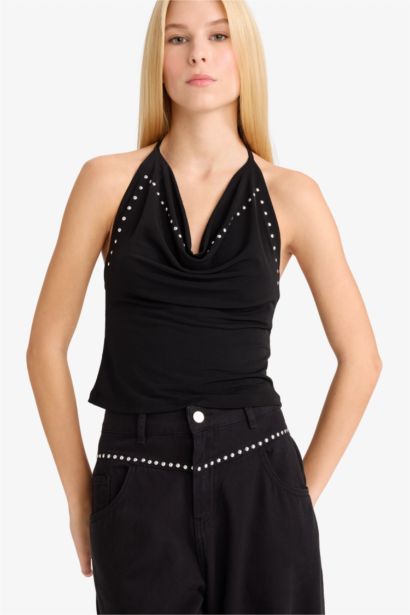 Blouse ajustée dos-nu ornée de strass