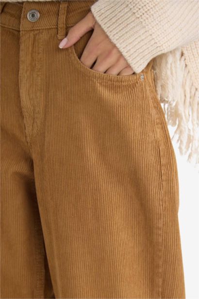 Pantalon en velours côtelé large taille normale Coupe droite