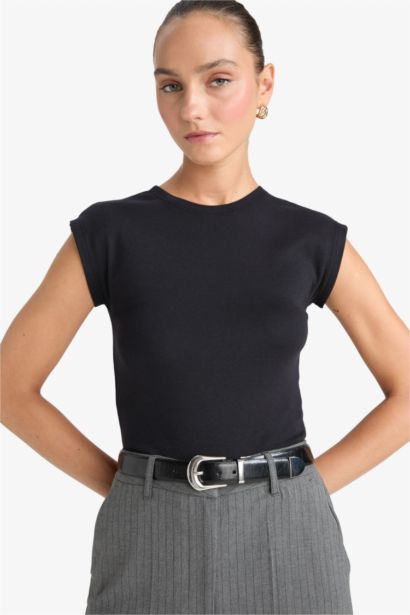 Приталенная футболка Premium Slim Fit с узкими штанинами, круглым вырезом, из модала и коротким рукавом