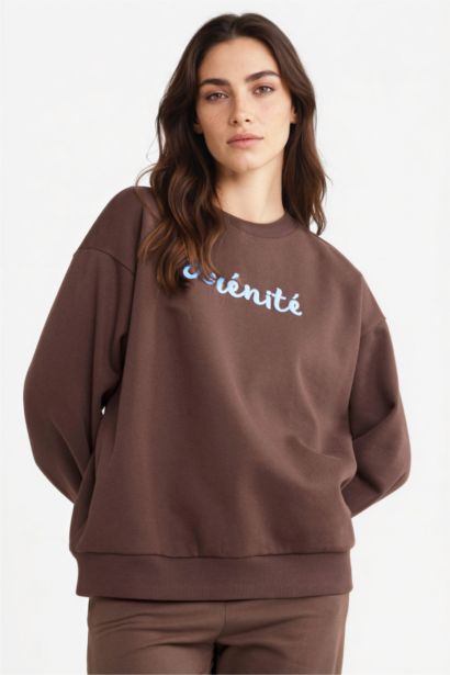 سويت شيرت بطبعة شعار اوفر سايز بياقة مستديرة