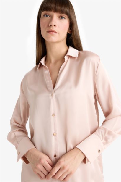 Chemise en satin à manches longues Coupe régulière
