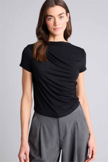 Футболка Slim Fit с вырезом качели и коротким рукавом