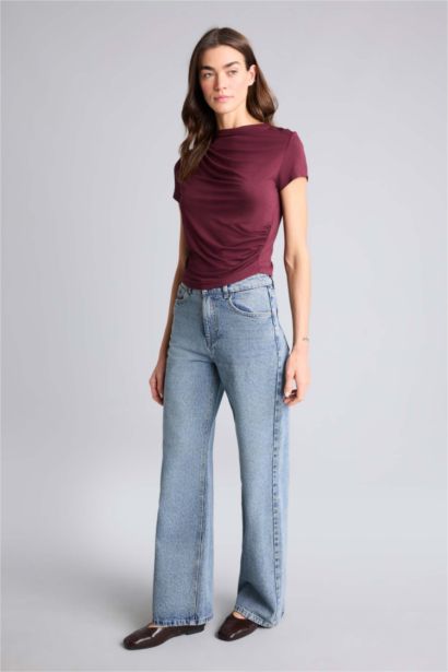 Футболка Slim Fit с вырезом качели и коротким рукавом