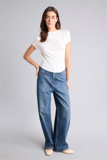 Футболка Slim Fit с вырезом качели и коротким рукавом