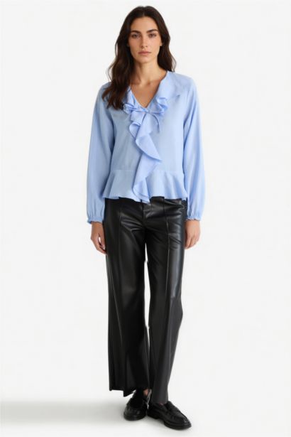 بلوزة كم طويل قصة عادية بياقة V