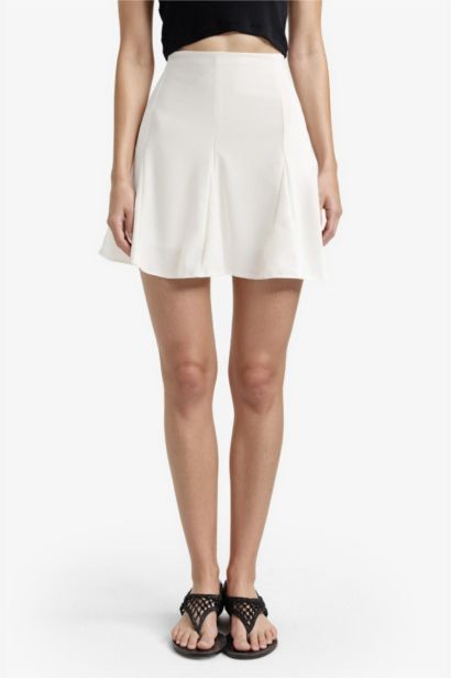 جيبة قصيرة كريب بقصة A بخصر عادي وبطانة جيرسي