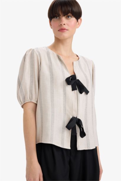 Blouse en lin mélangé à col rond et manches courtes Coupe régulière