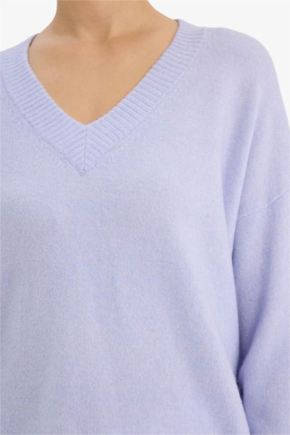 Oversize кең пішімді V-пішінді жағалы жемпір