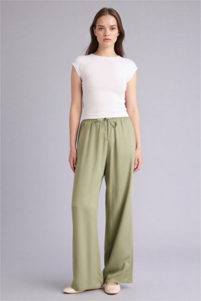 Базовая однотонная футболка Slim Fit из модала с круглым вырезом и коротким рукавом