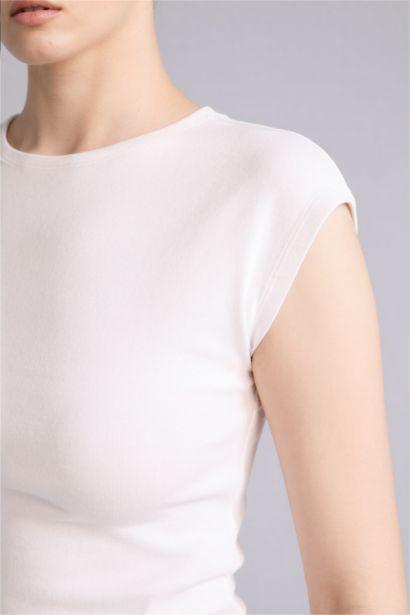 Базовая однотонная футболка Slim Fit из модала с круглым вырезом и коротким рукавом