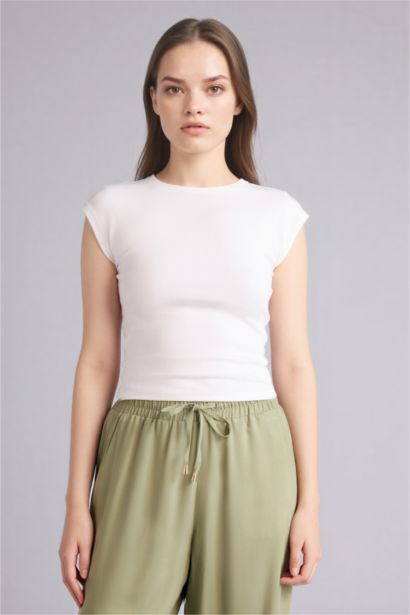 Базовая однотонная футболка Slim Fit из модала с круглым вырезом и коротким рукавом